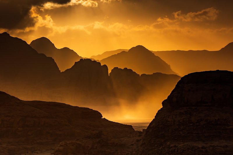 wadi rum, jordan, desert, sand, mountains, sun Windy morning фото превью