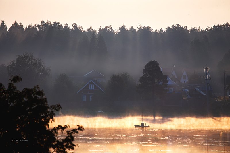 утро рассвет лодка рыбак лес ### фото превью
