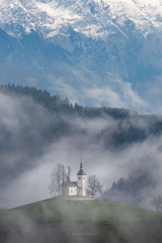 Пасмурный торт словенских холмов с туманно-снежным кремом...)