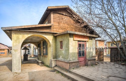 Дом с аркой
