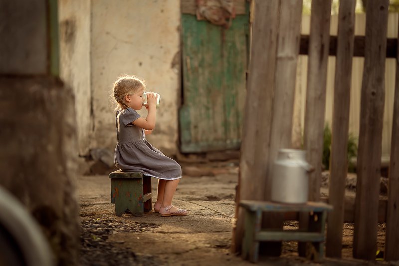 молоко девочка деревня бидон *** фото превью