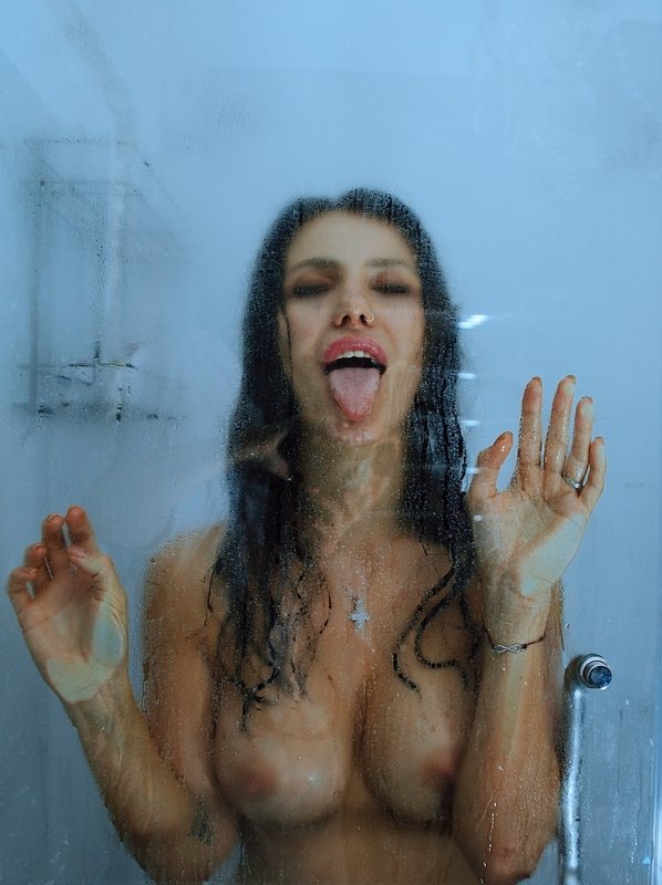 Мокрая фото превью