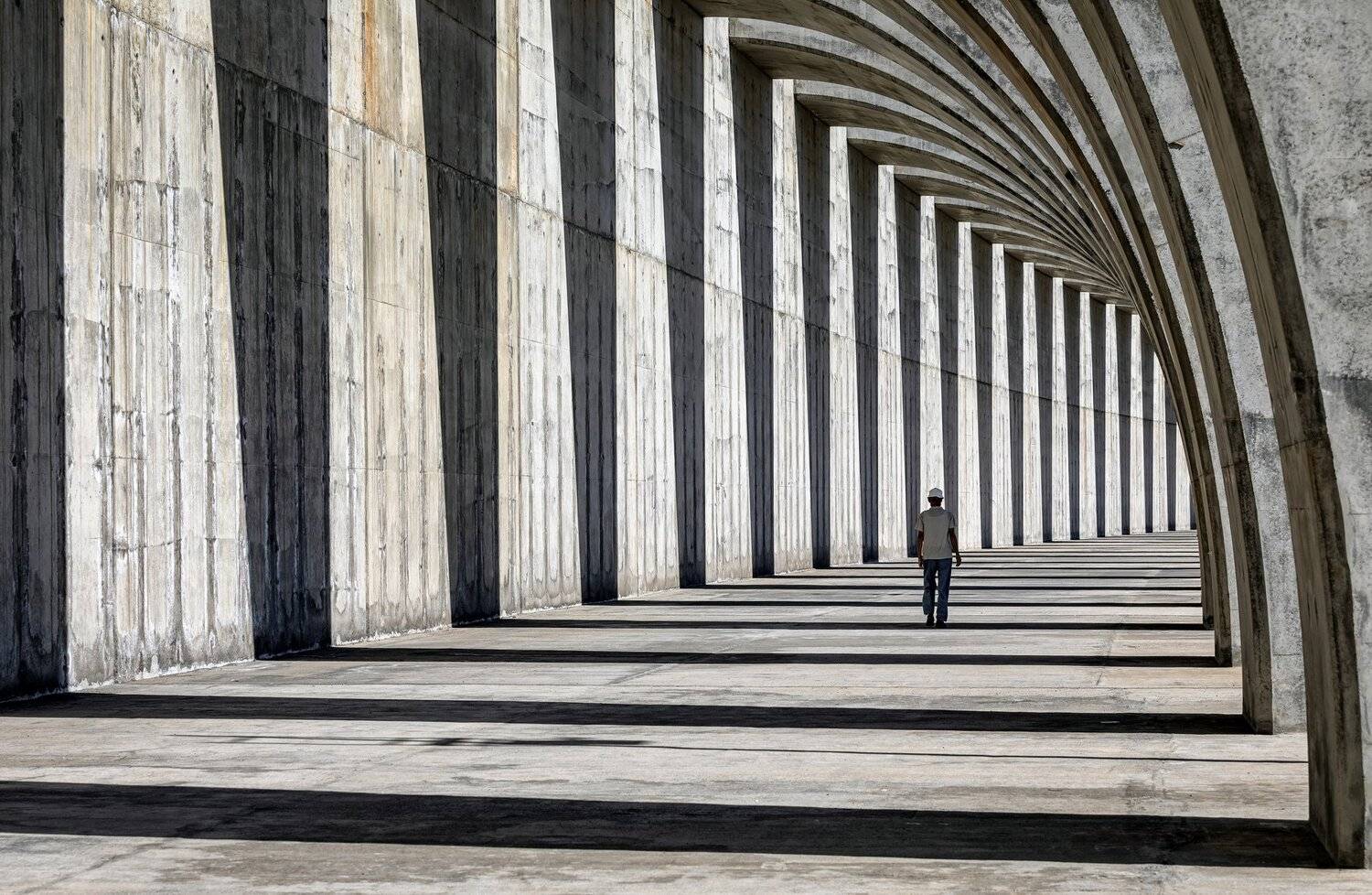 человек, тени, арки, Александр Безмолитвенный