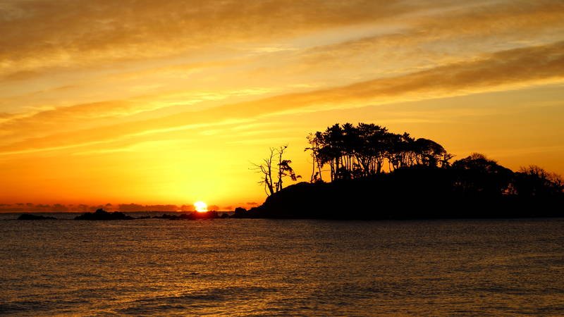 south korea, gyeongsangnamdo, ulsan,sunrise,winter,sea,seascape,sun,horizontal,sunlight,clouds,waves Orange clouds and sunrise фото превью