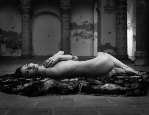 forgotten priestess | забытая жрица