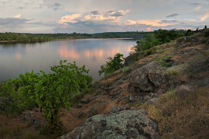 вечер,вода,закат,запорожье,краски,май,небо,отражение,река,река днепр,релакс,скалы,хортица,вырва *** фото превью