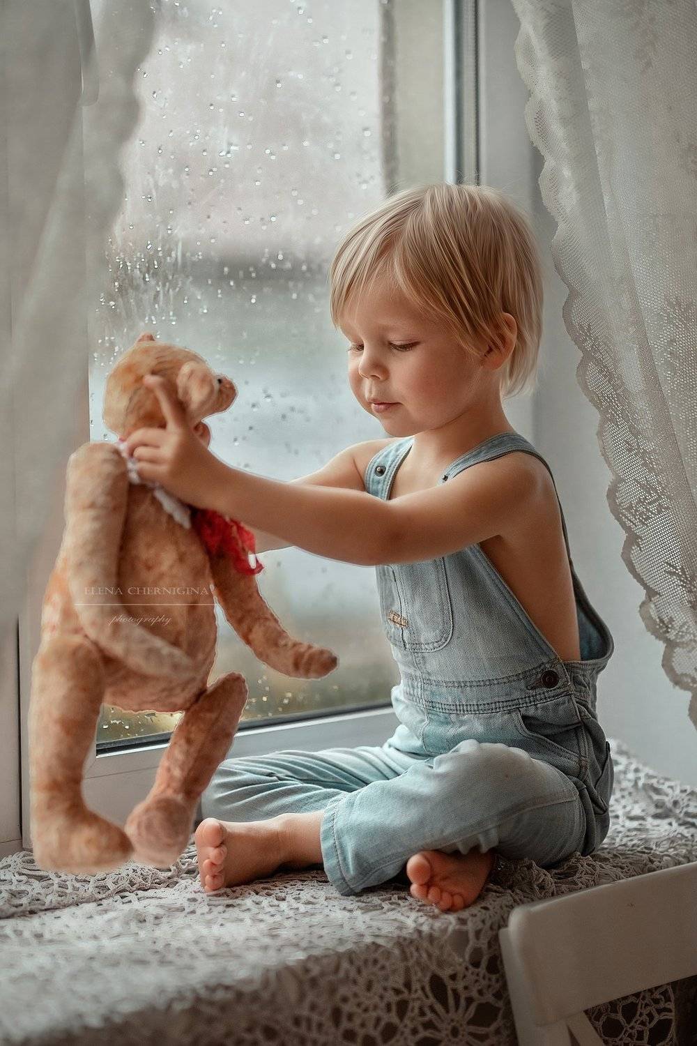 мальчик, съемка дома, у окна, дневной свет, дети, художественная фотография, дети и животные, Елена Чернигина