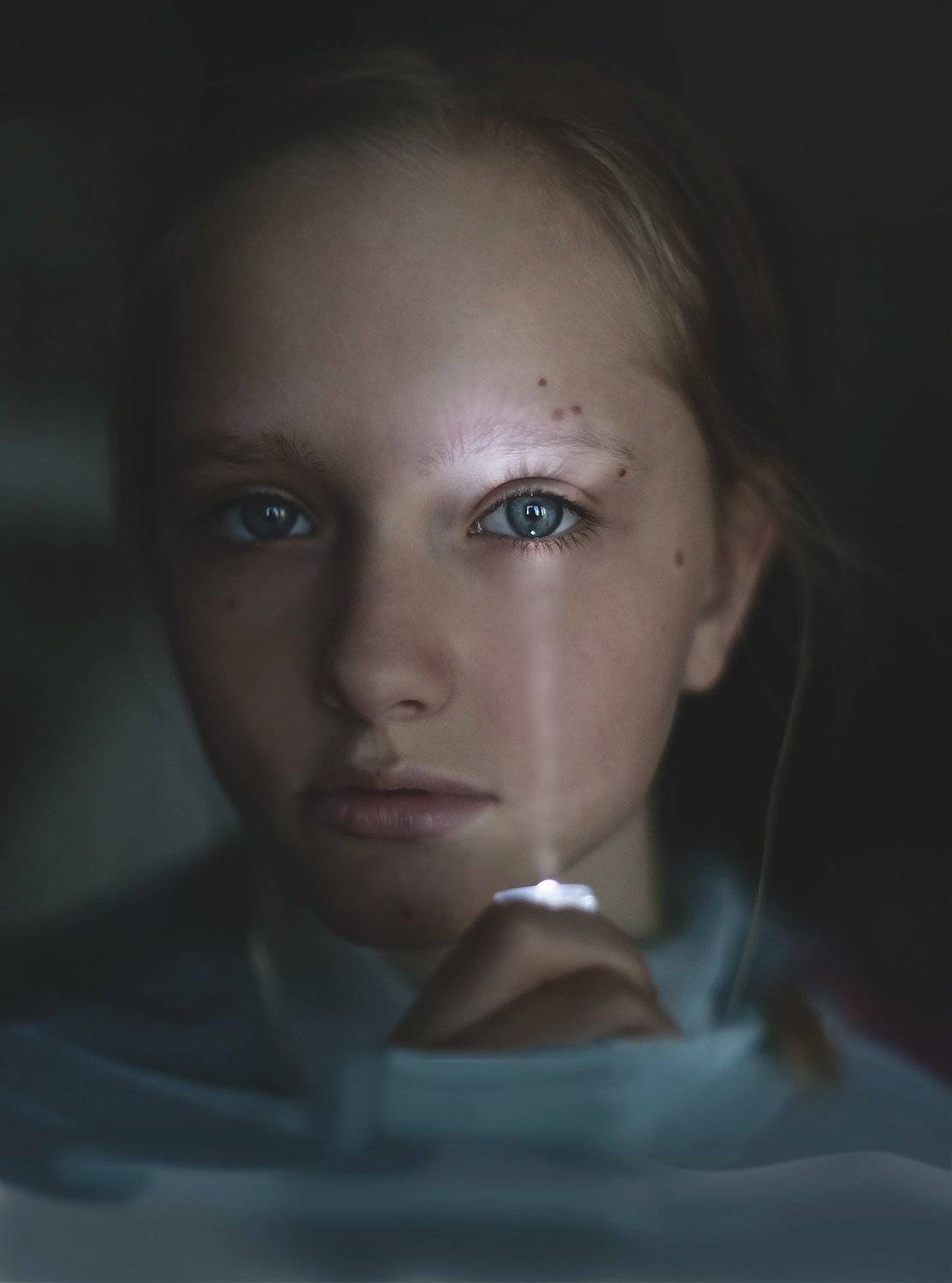 портрет, девочка, подросток, красивая, голубоглазая, психологический портрет, жанр, свет, цвет, крупный план, Постонен Екатерина