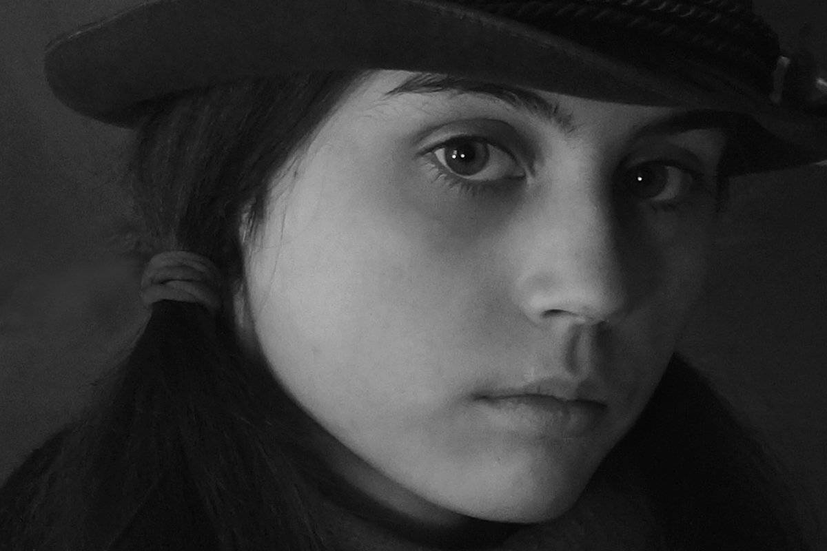 девушка, портрет, глаза, взгляд, волосы, чб, апатиты, Николай Смоляк