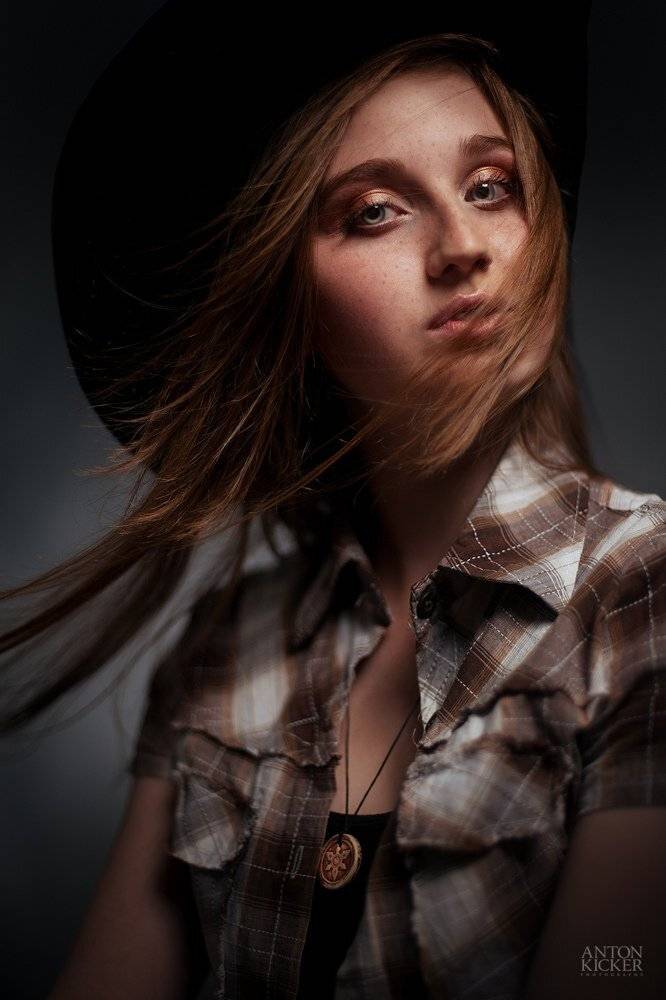 , Антон Кикер