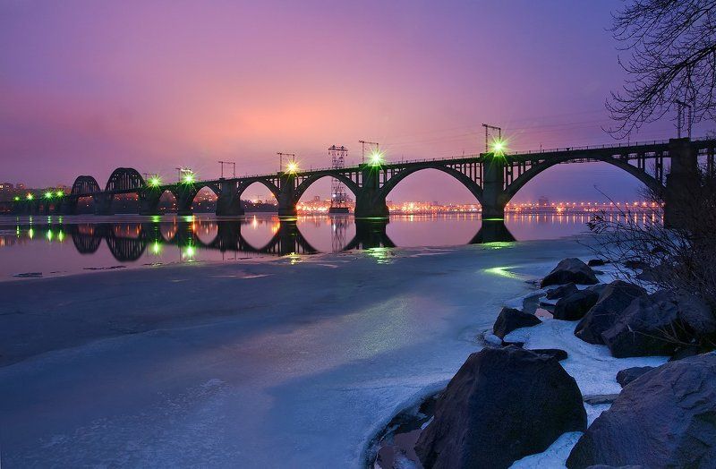 закат, река, днепр, город, днепропетровск, мост, мерефо-херсонский, камни, снег, лед Закат на Днепре фото превью