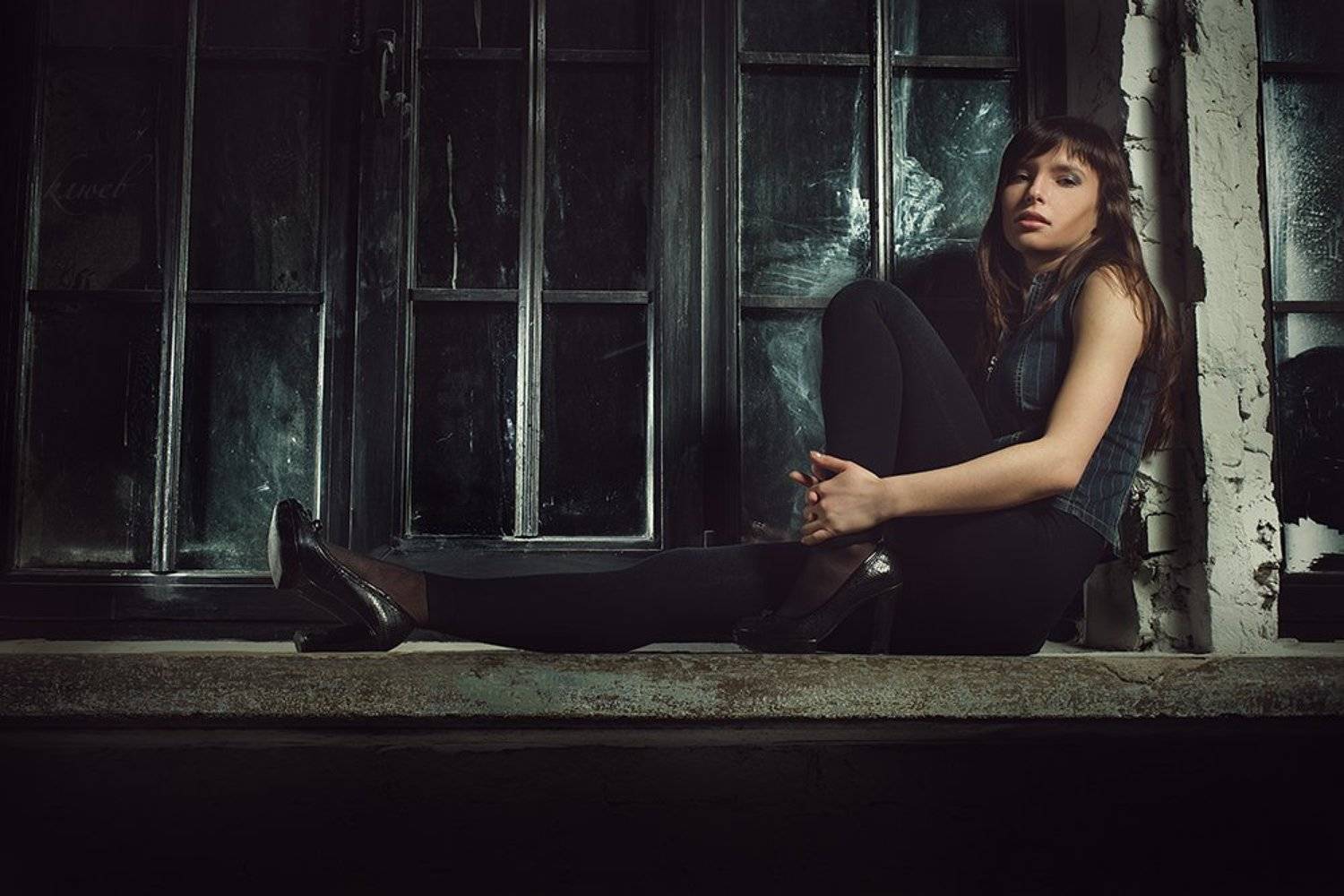 фото, портрет, девушка, гламур, подоконник, большие окна, вечер, Денис Клюев