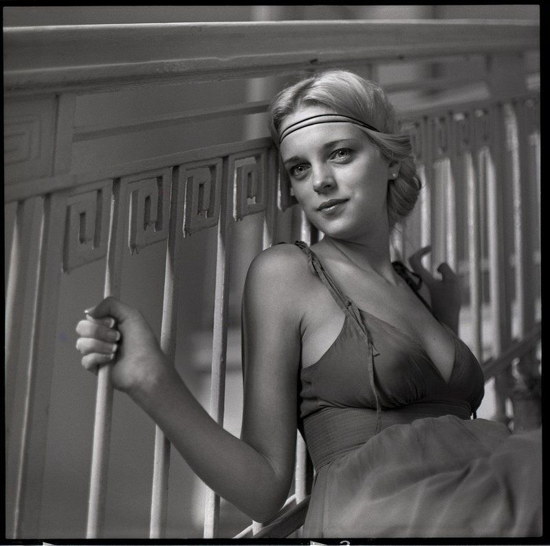 6x6, medium format, girl, b&w Xenia фото превью