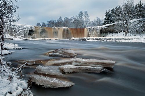 Водопад Ягала (эст. Jägala juga).