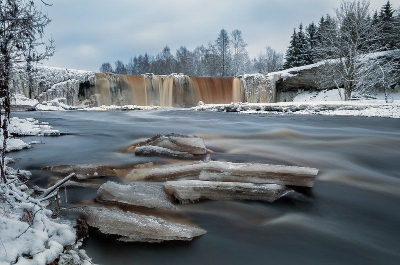 Водопад Ягала (эст. Jägala juga). фото превью