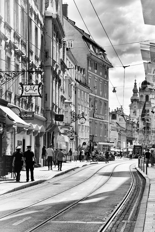 На трамвайных путях фото превью