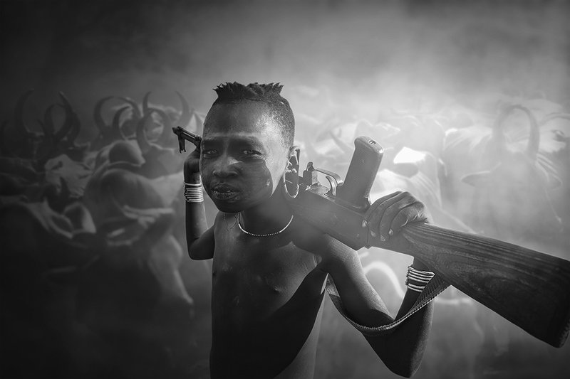 Boy from Mursi tribe фото превью