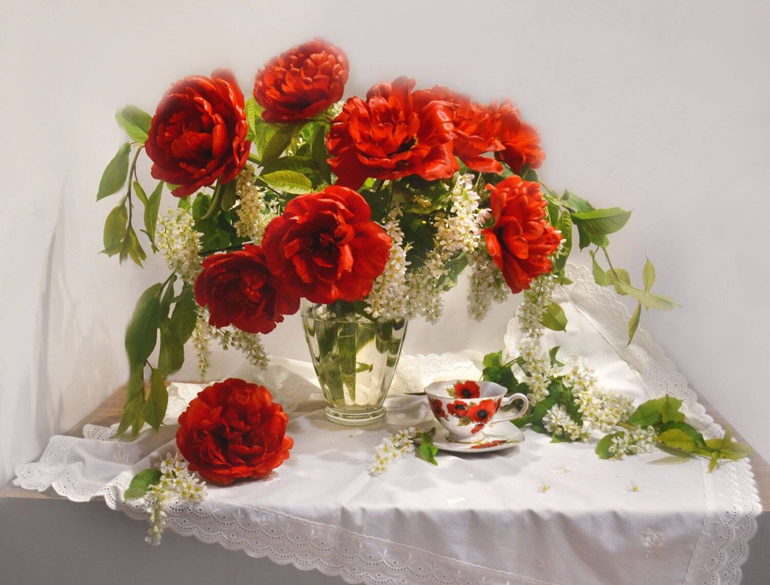 still life, натюрморт, красные тюльпаны, черёмуха, стихи, настроение, фарфор, весна, май, фото натюрморт,, Колова Валентина