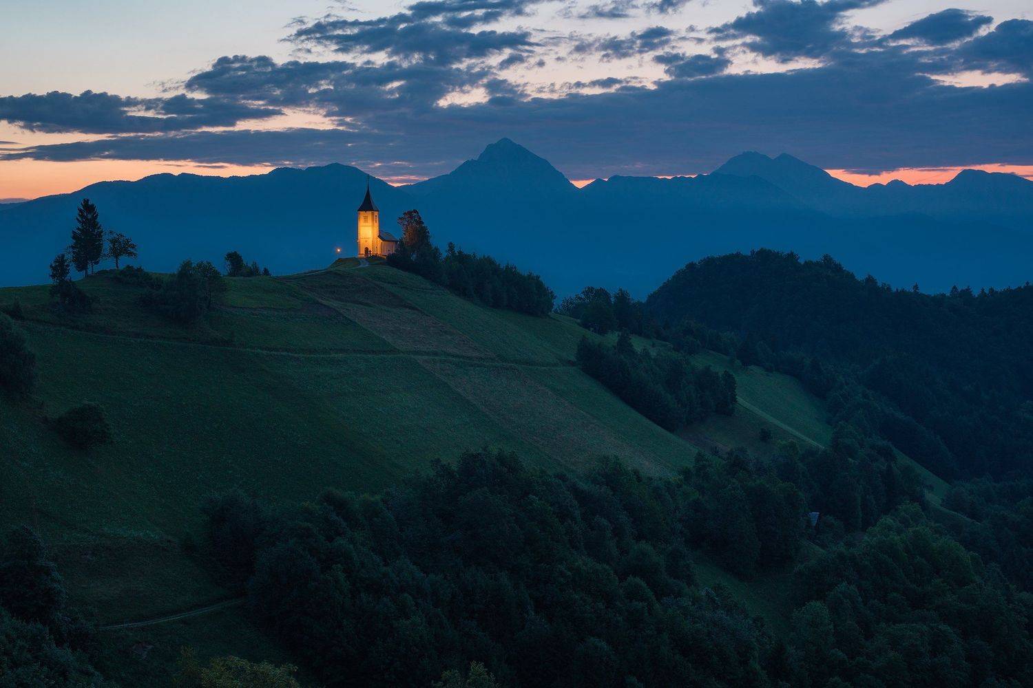 travel, landscape, morning, dawn, church, mountains, hill, путешествие, пейзаж, утро, рассвет, церковь, горы, холм, Сергей Серушкин