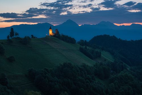 Свеча на холме