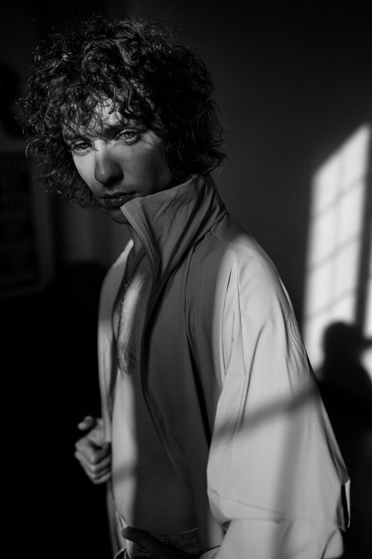 портрет, студия, чб Артем фото превью