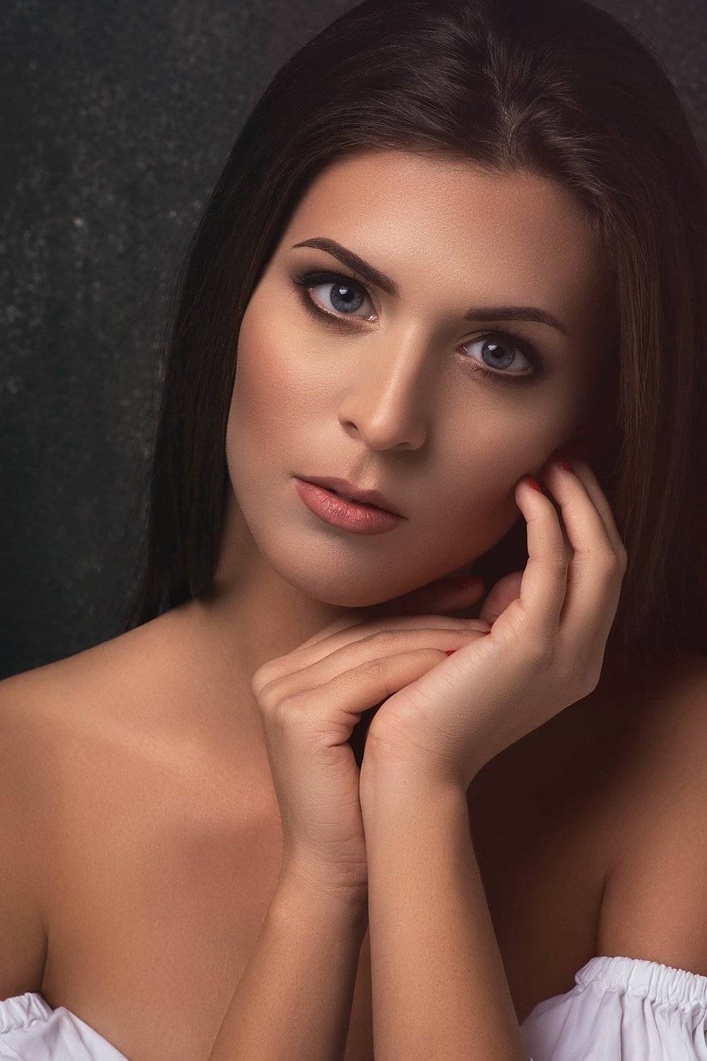 model, fine art, sexy, sensual, beautiful, portrait, eyes, red lips, glamour, colour,, Lajos Cs&aacute;ki