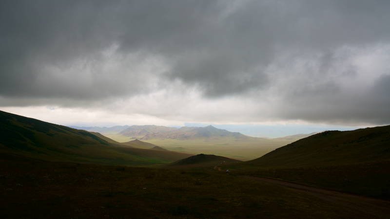 mongolia, grassland, meadow, mountain, sky, cloud, travel, beautiful, atmosphere, fatastic, sunlight, contrast Black clouds фото превью