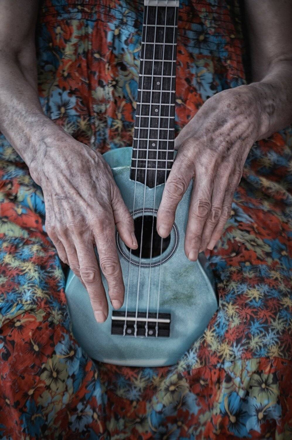 hands, guitar, woman, conceptual, life, portrait, color, руки, гитара, женщина, концептуально, жизнь, портрет, Teodora Sarbinska