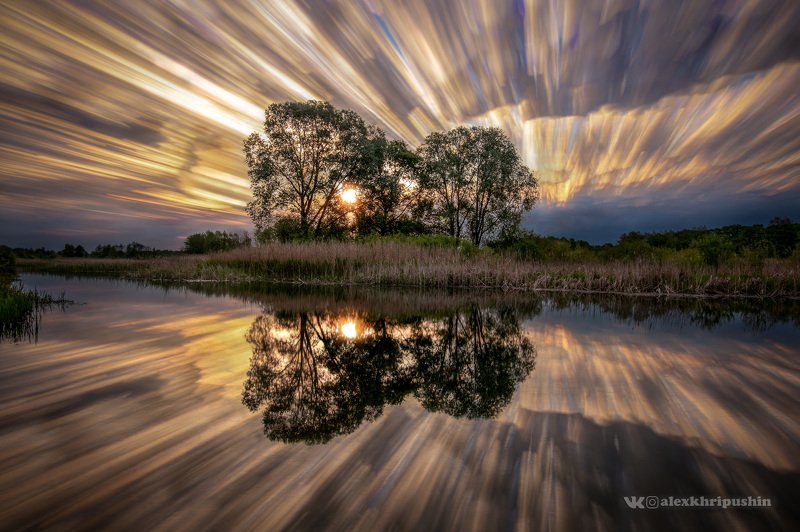 #sunrise, #dawn, #morning, #sunlight, #landscape, #nature, #river, #clouds, #longexposure Golden sunrise фото превью