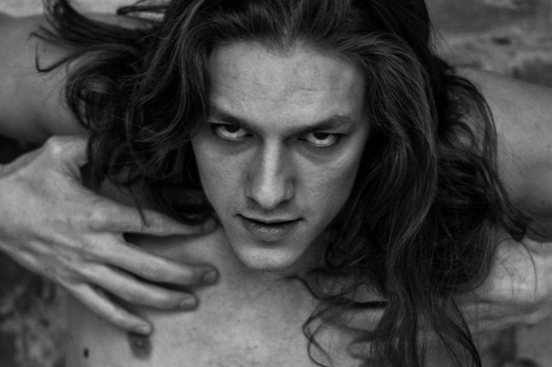 run away run away if you can\'t speak... фото превью