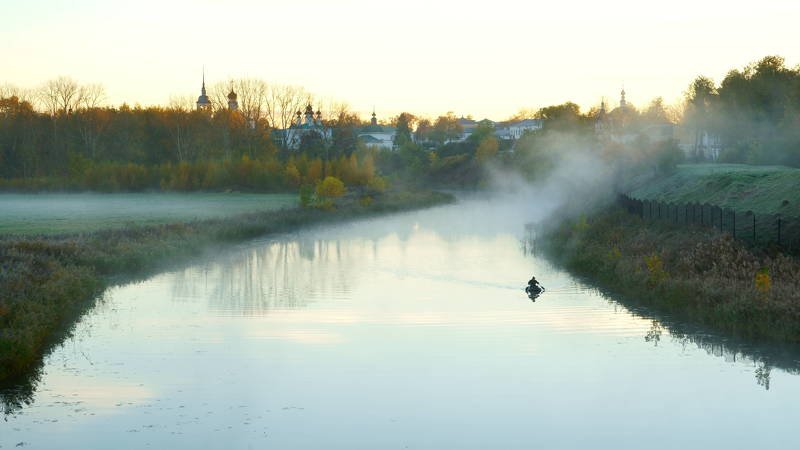 russia, suzdal, landscape, morning, houses, river, autumn, church, fog, architecture, travel, beautiful, houses, fishermen, boat Fishermen of Kamenka River фото превью