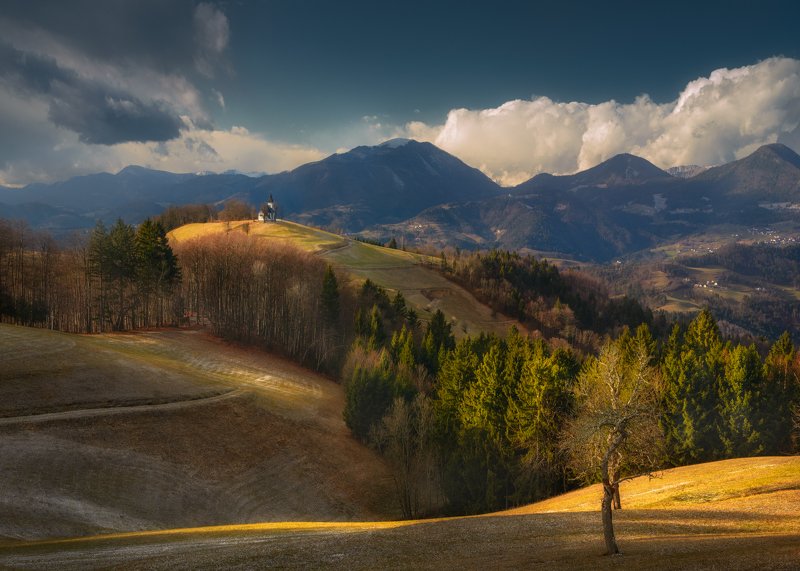 холмы, горы, церковь, небо, облака, поля, лес За холмами, за долами... фото превью
