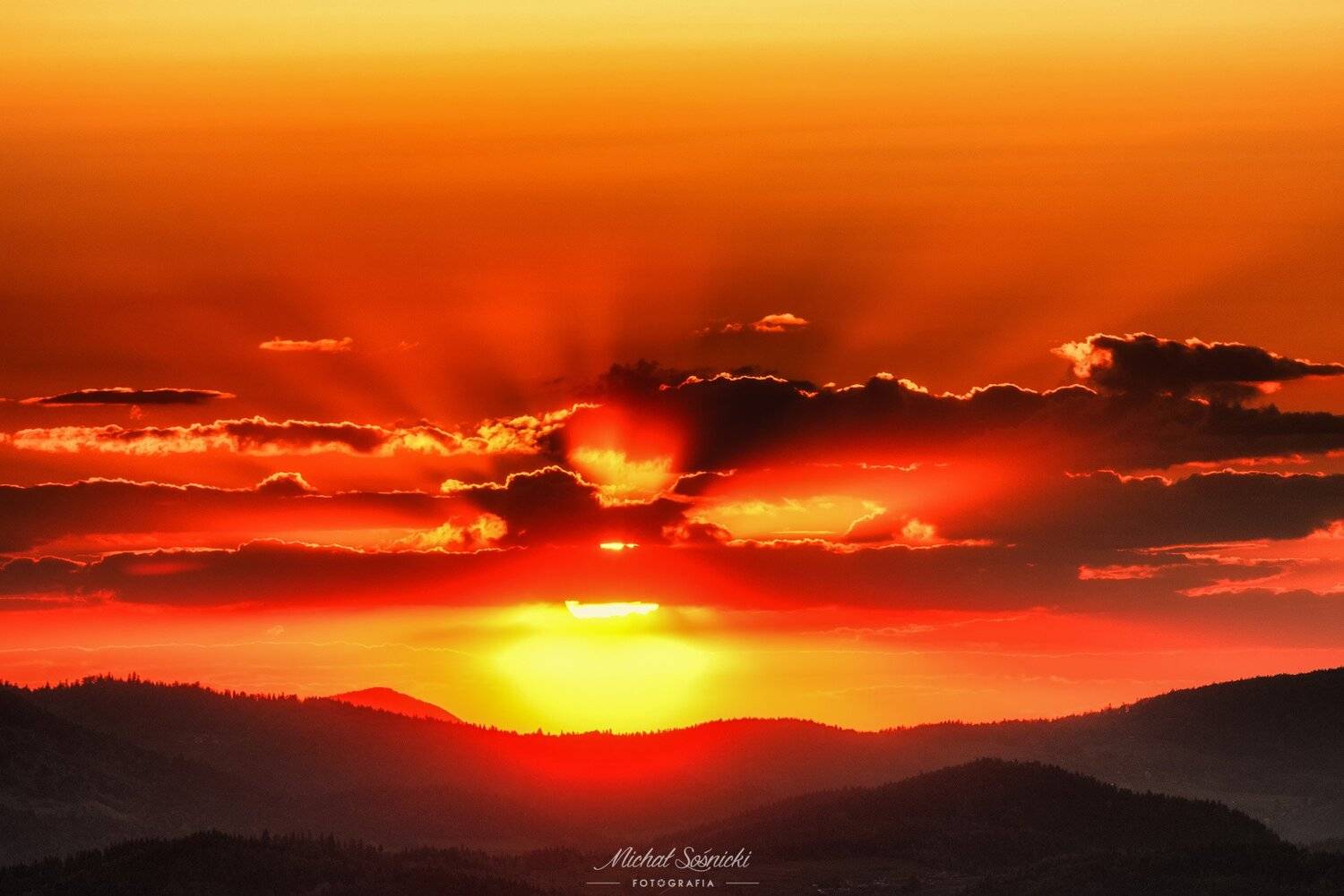 #mountains #cloudy #sky #amazing #pink #pentax #benro #landscape #sun #sunset #laser, Michał Sośnicki