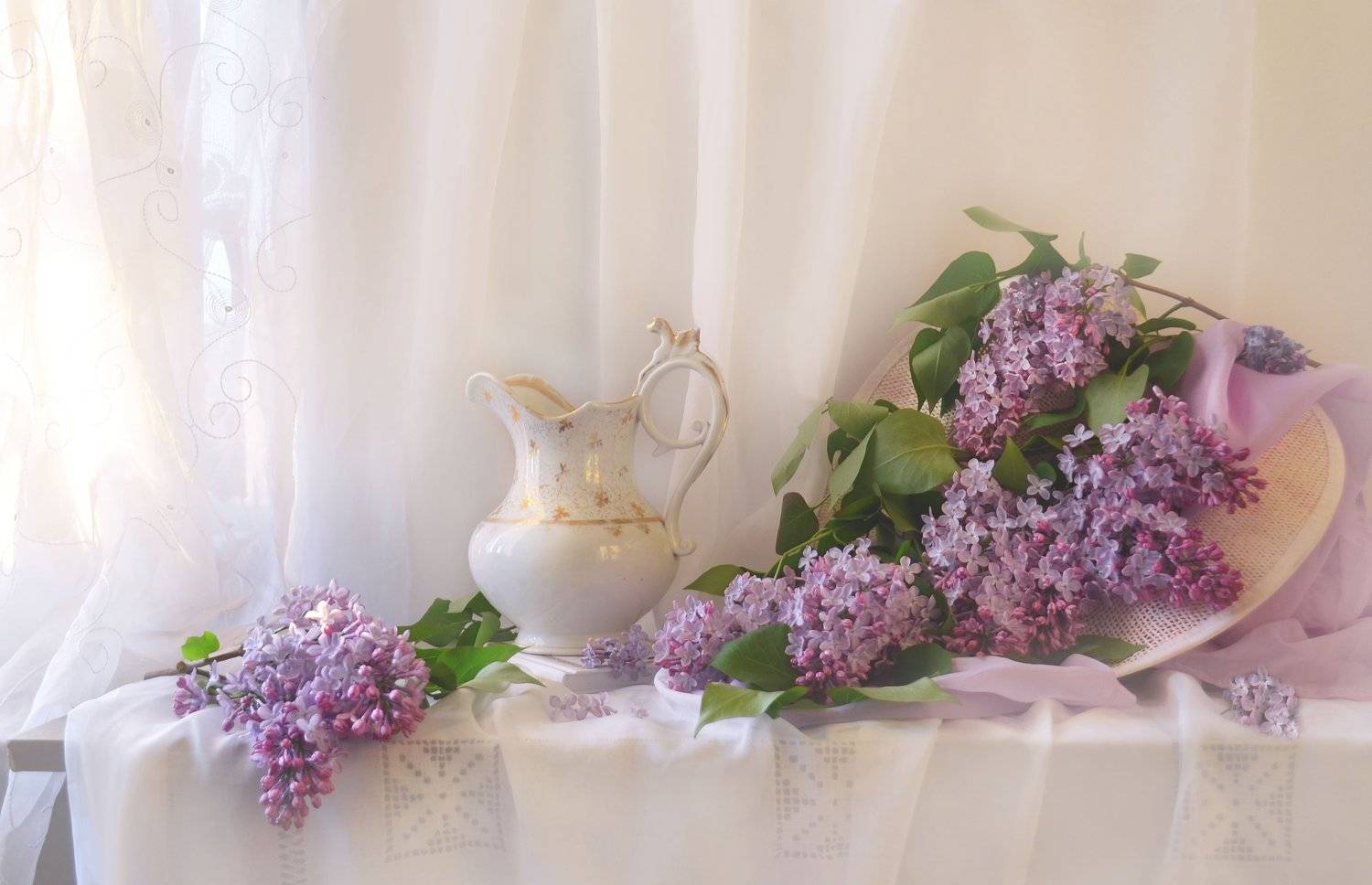 still life, фото натюрморт, стихи, сирень, натюрморт, настроение, май, вечер, весна, шляпка, Колова Валентина