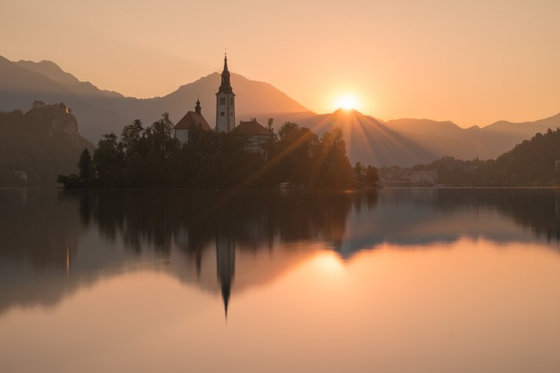 sunrise, dawn, sun, rays, morning, summer, travel, walk, lake, island, church, mountains, reflection, рассвет, восход, солнце, лучи, утро, лето, путешествие, прогулка, озеро, остров, церковь, горы, отражение Кульминация рассвета... фото превью