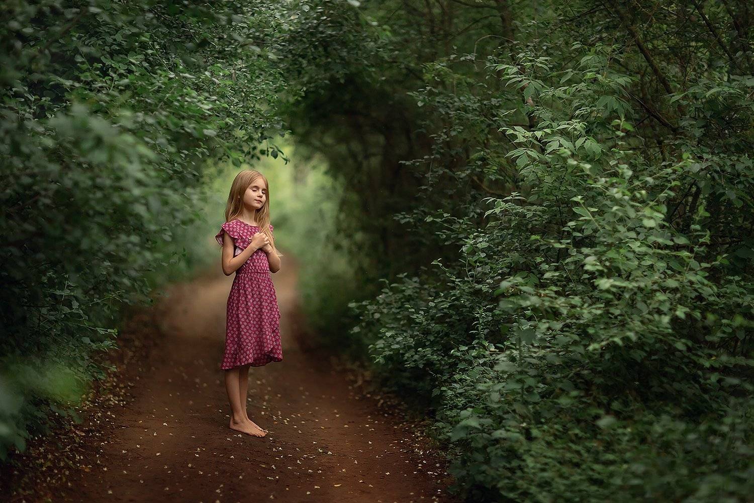 лес девочка арка тропинка, Екатерина Белоножкина