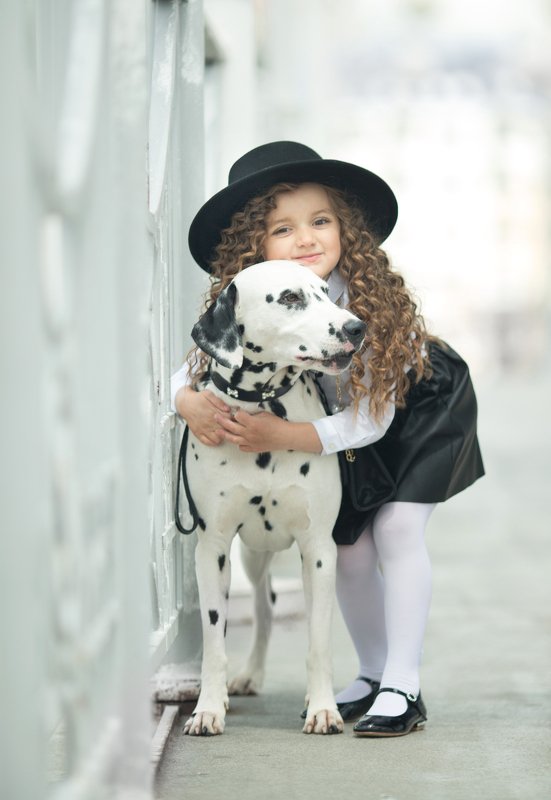 долматинец, дети, детский фотограф, детский портрет, девочка, лето, собака,  С долматинцем в обнимку фото превью