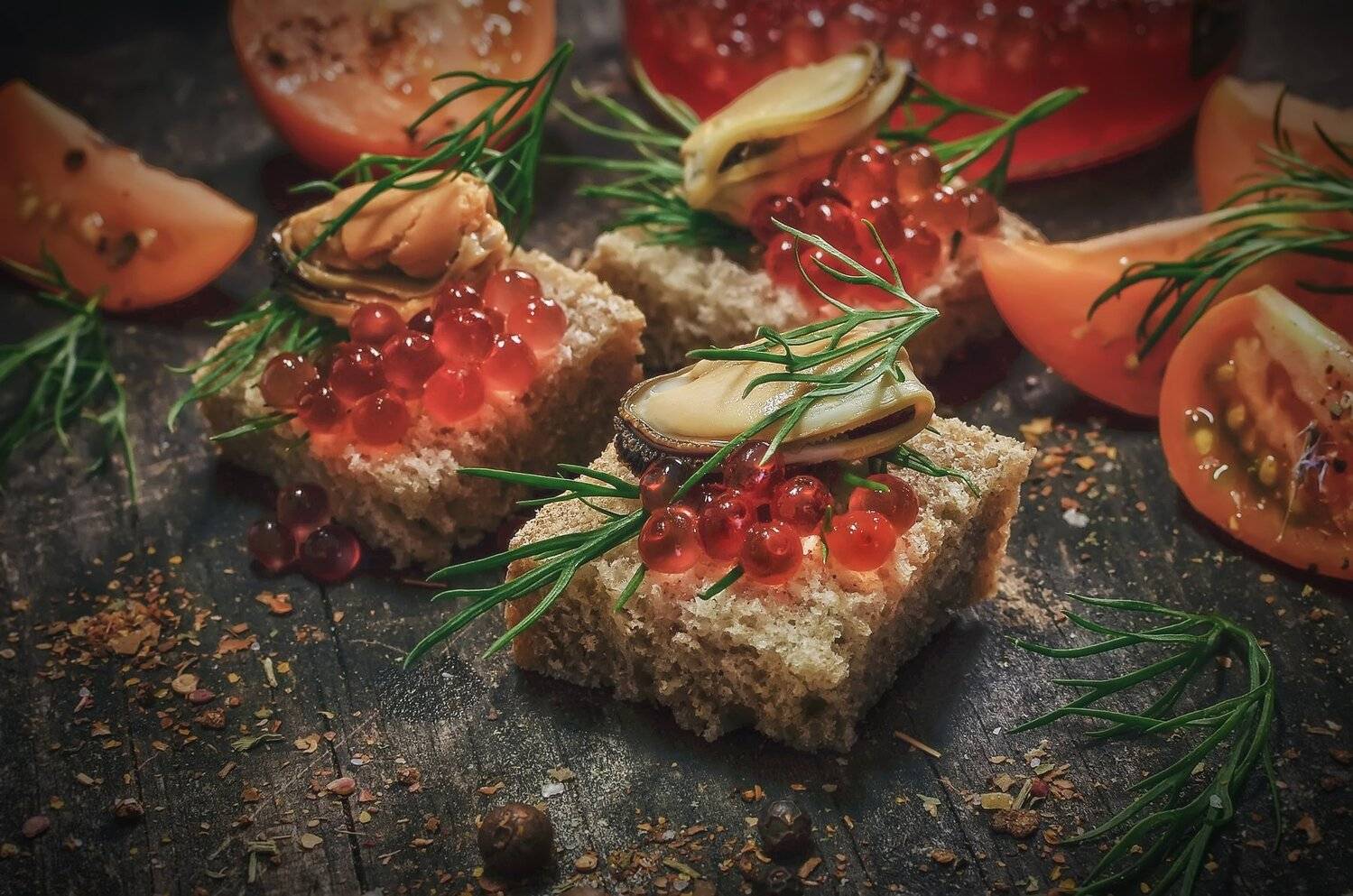 икра,мидии,хлеб,укроп,закуска,помидор,специи,красный, Владимир Володин