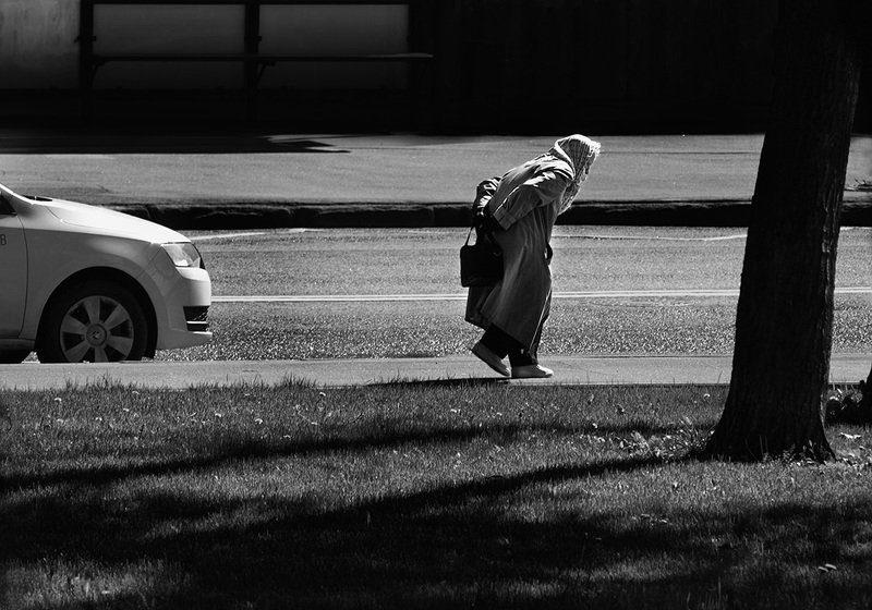 весна 2020г, город и люди, чб фото, жанровое фото, уличное фото Весна 2020г фото превью