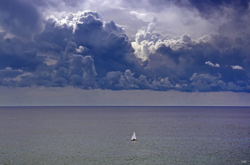 яхта, море, гроза Белеет парус одинокий..... фото превью