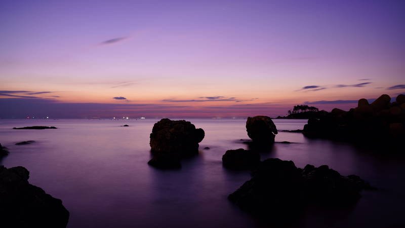 south korea, gyeongsangnamdo, ulsan, dawn,winter,sea,seascape,light,horizontal,sihlouette,clouds, rocks, Calm dawn sea фото превью