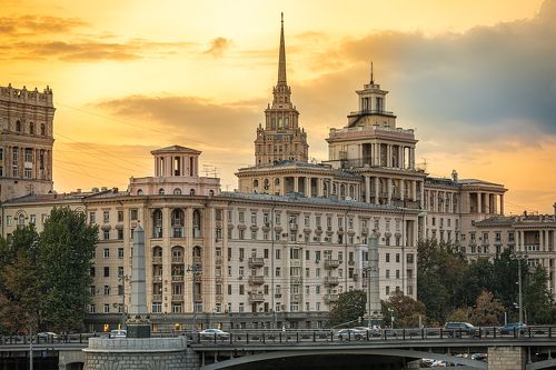 Бородинский мост и жилое здание на набережной Шевченко