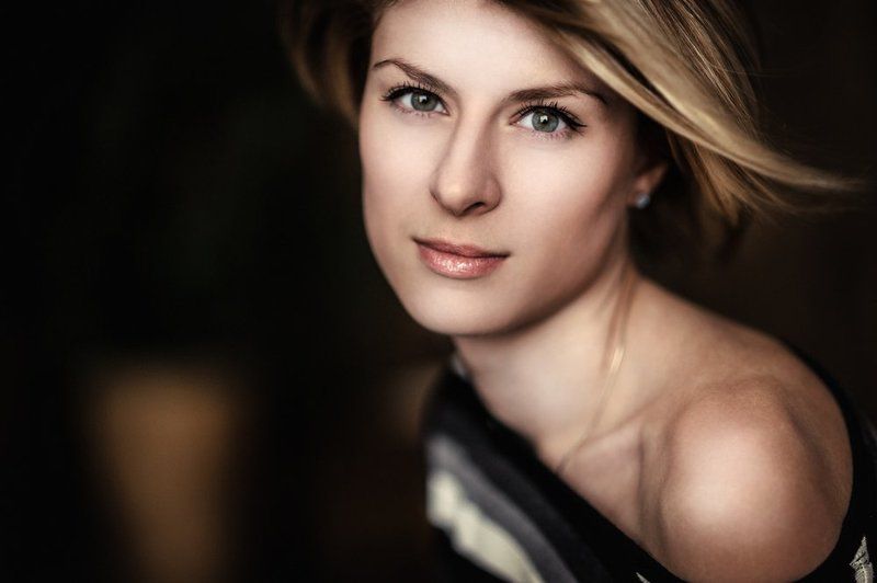 девушка, портрет, студия, естественный свет Юля фото превью