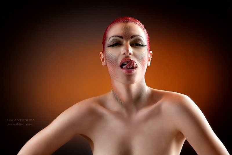 Aleks with snake make-up фото превью