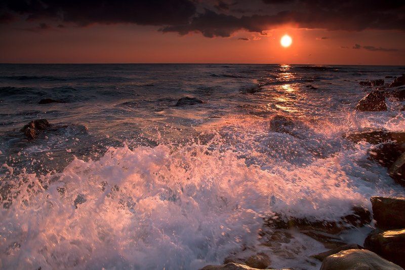 море, закат Русалочка почувствовала, как тело ее расплывается пеной....... фото превью