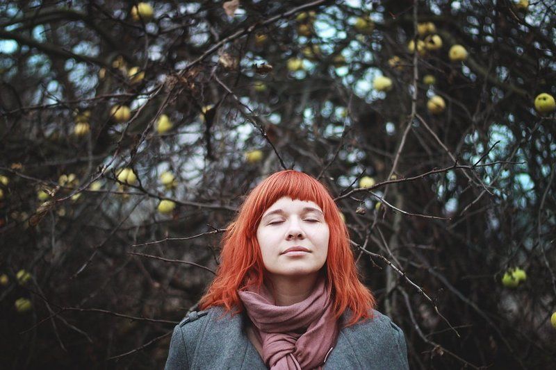 холодно., яблоки., осень., рыжая. Юля фото превью