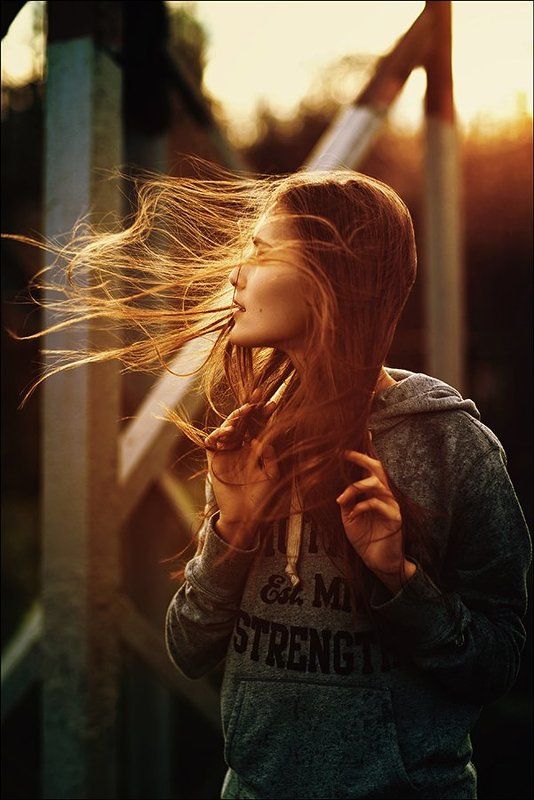 red, autumn, girl, portrait, wind wind фото превью