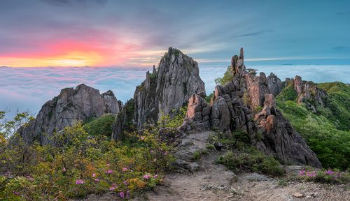 Dawn of Sajabong Peak