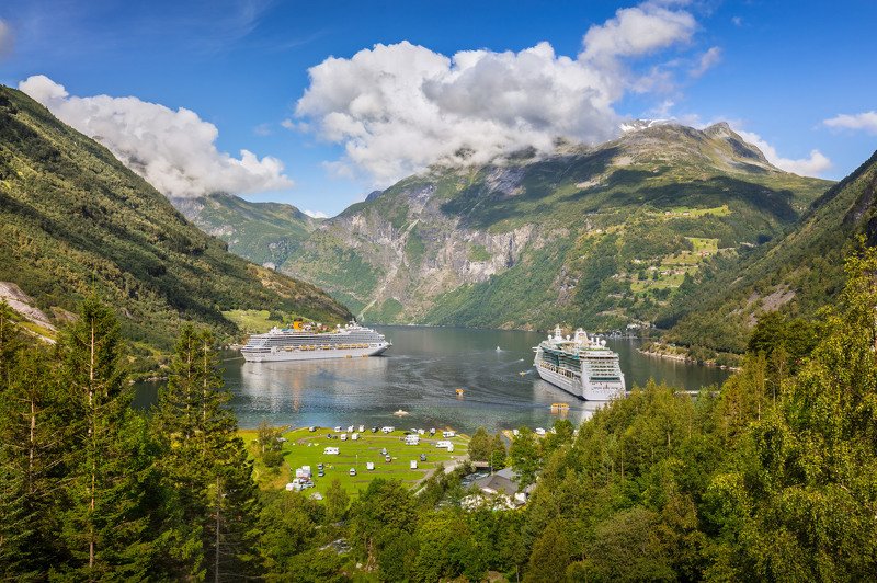 гейрангер, норвегия, горы, порт, море, корабли, облака, Залив Гейрангер-фьорда. Норвегия. фото превью