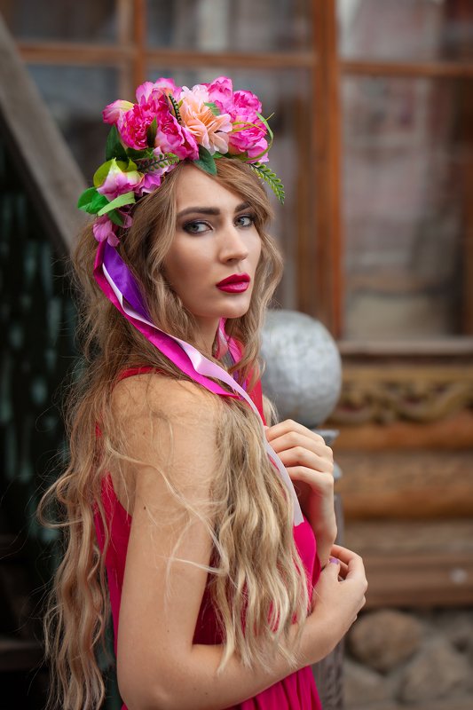 портрет, девушка, модель Девушка с венком фото превью